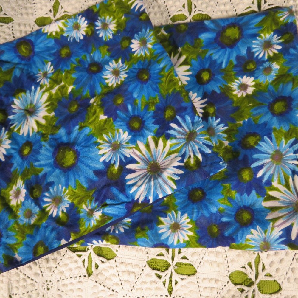 Homemade cushion covers in vintage daisy fabric- 16 inch square